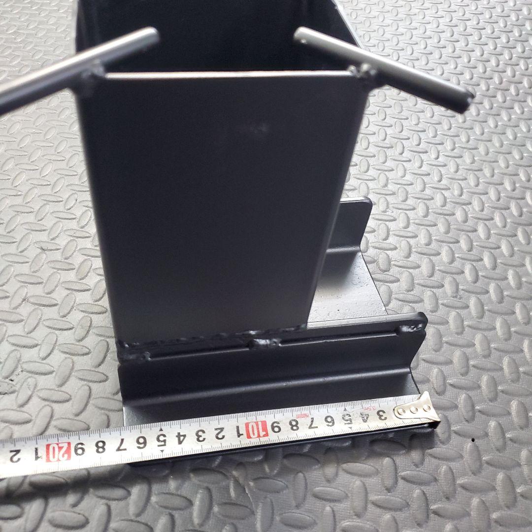 コンパクトハンドメイドのロケットストーブ