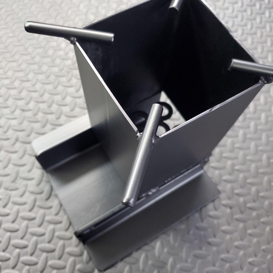 コンパクトハンドメイドのロケットストーブ