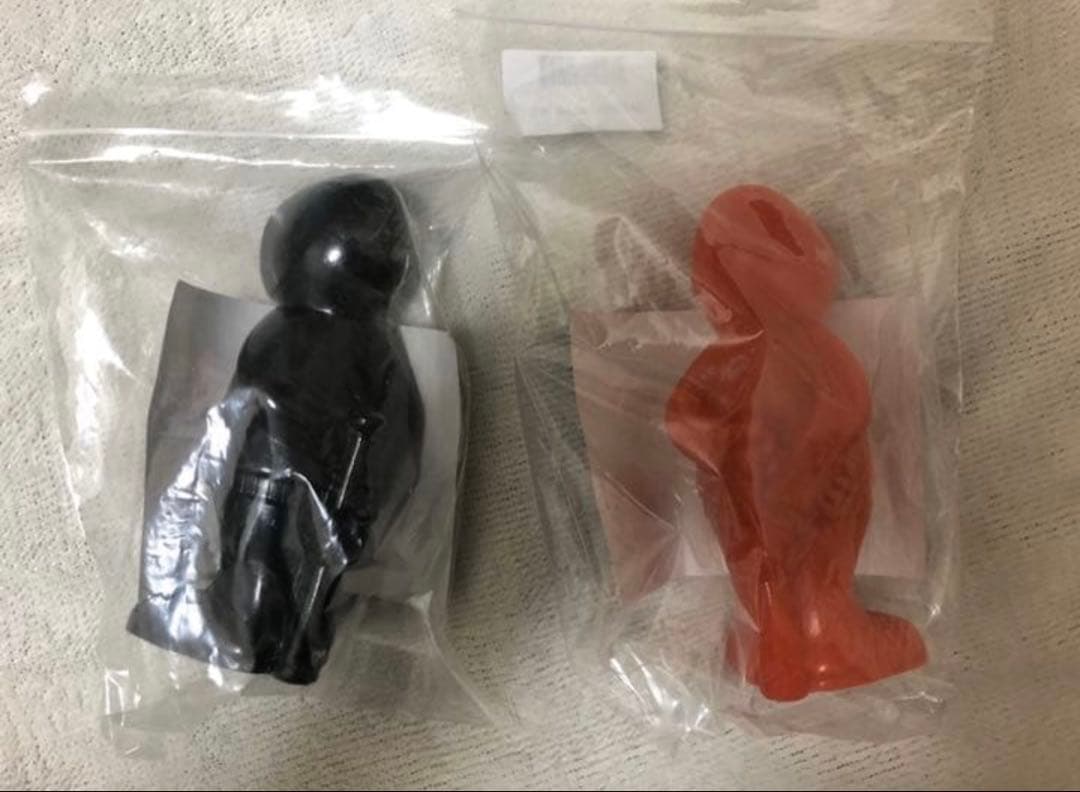 新品未開封　サタニックカーニバル　フィギュア　ブラック　レッド　2個セット
