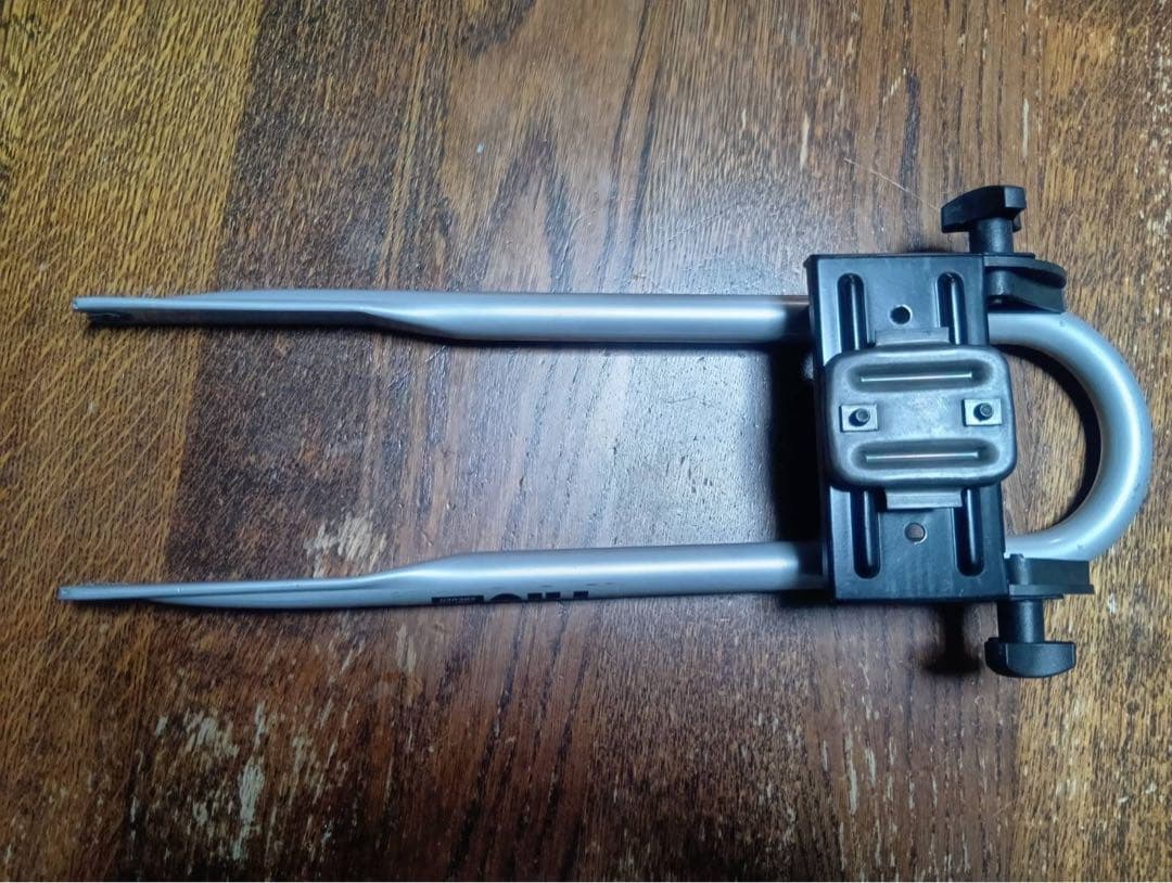 スーリー　THULE製　フロントホイールホルダー