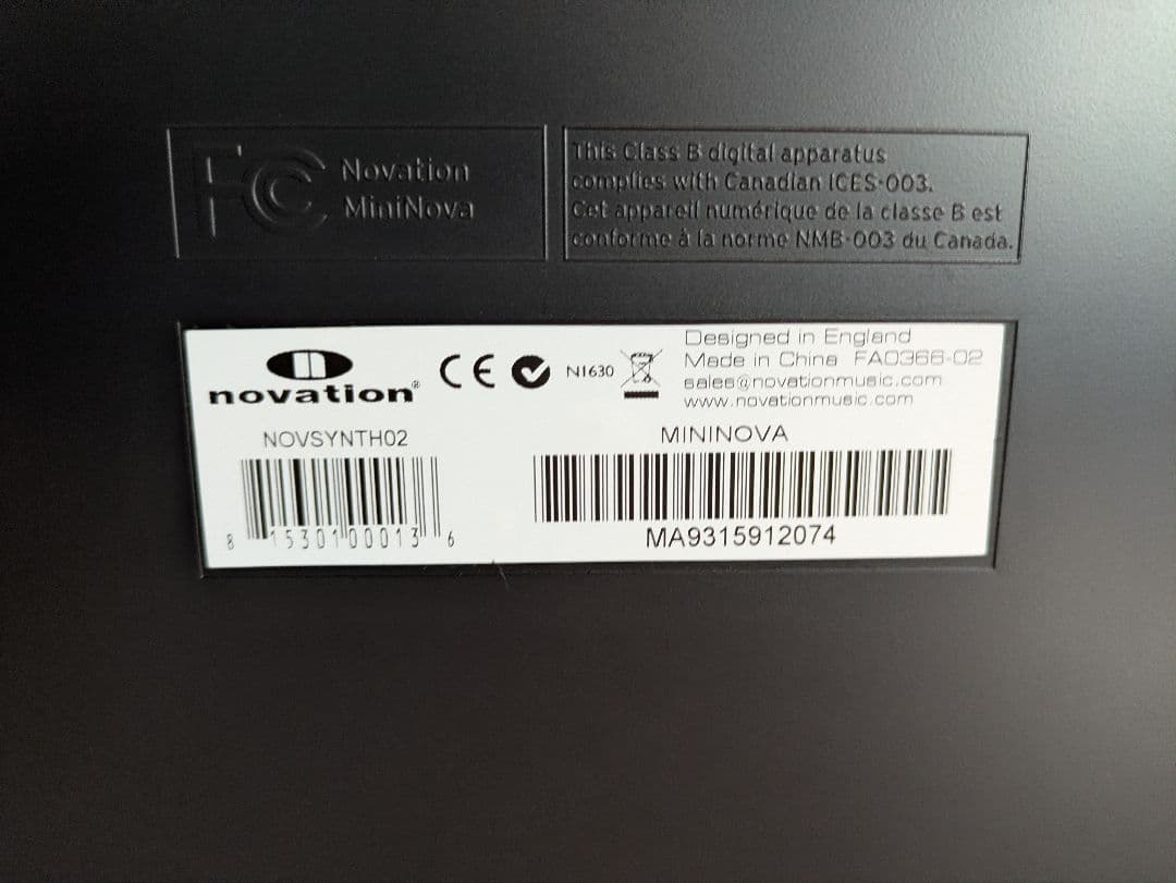 novation mininova シンセサイザー