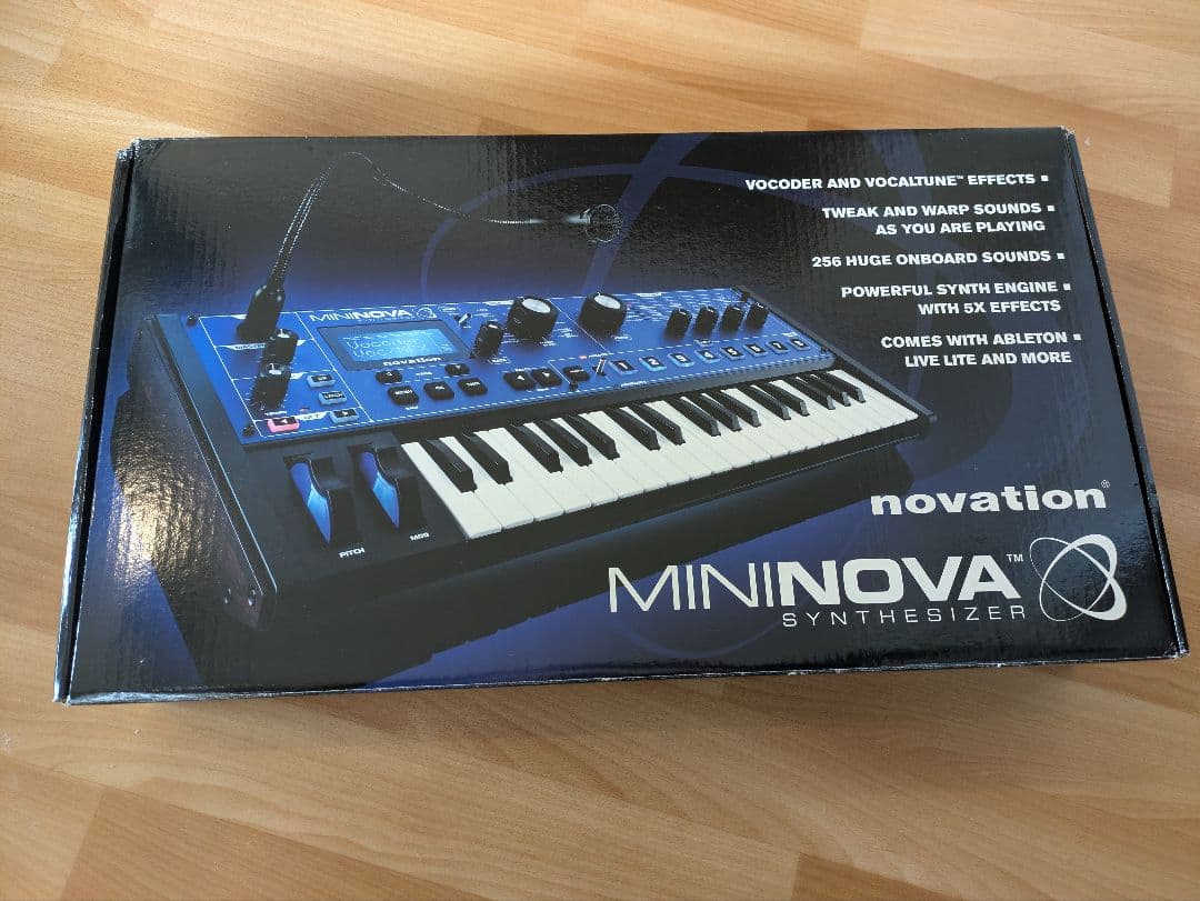 novation mininova シンセサイザー