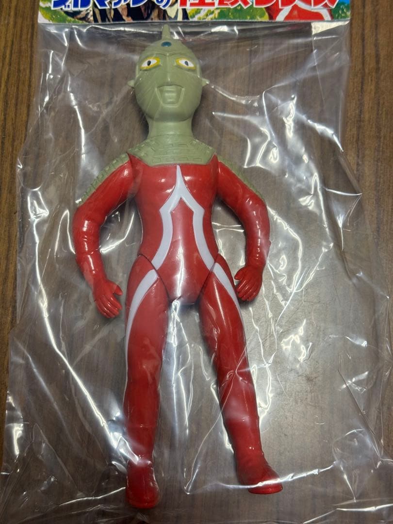 ブルマァク ウルトラセブン メトロン星人ちゃぶ台付ソフビ 復刻版昭和レトロカラー