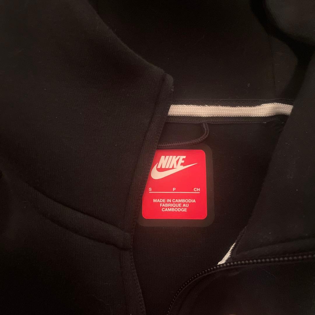 Nike テックフリースブラック フルジップフーディ S