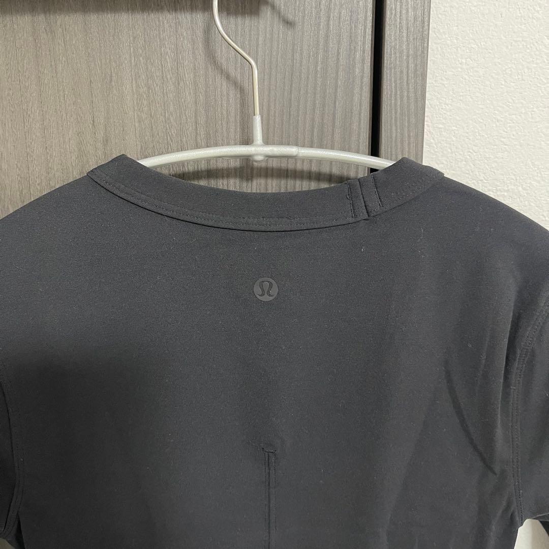 Lululemon ブラック ショートスリーブ Tシャツ