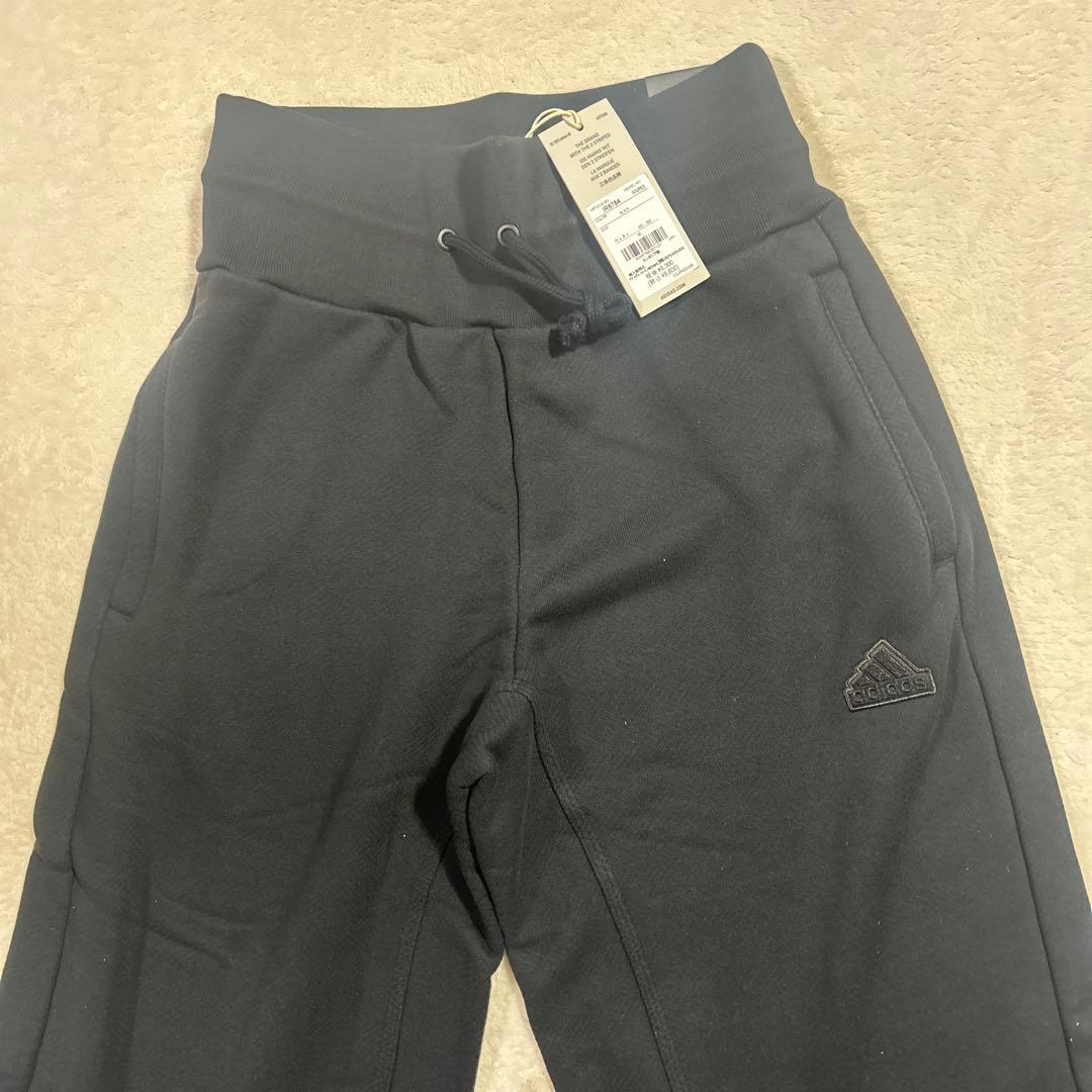 新品です！adidas ルーズフィットストレートフルレングス