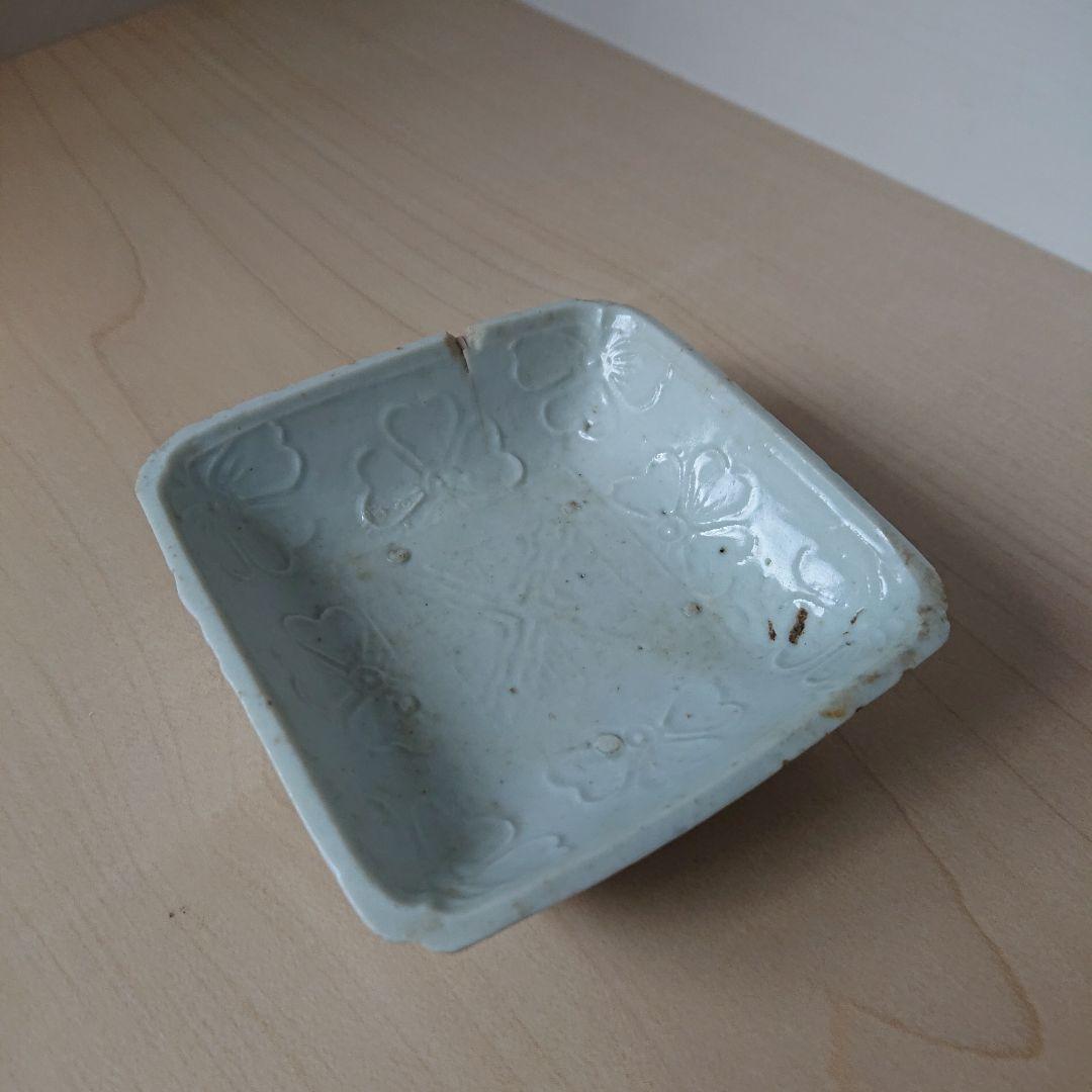 切込焼　手塩皿　白磁　花文
