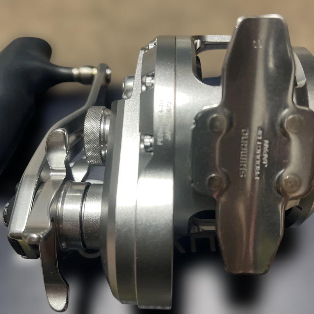 シマノ17 オシアジガーOCEA JIGGER 2001NRHG （左）美品。