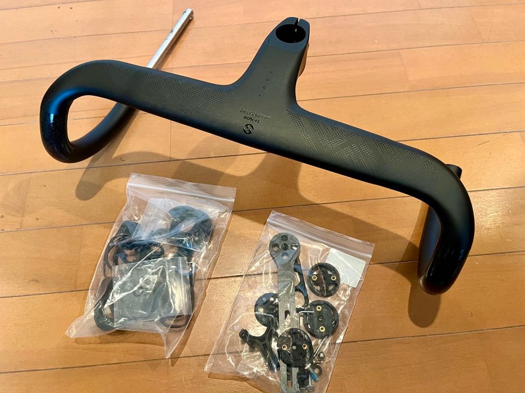ロードバイク　一体型　カーボン　エアロ　ドロップハンドル 380-90mm