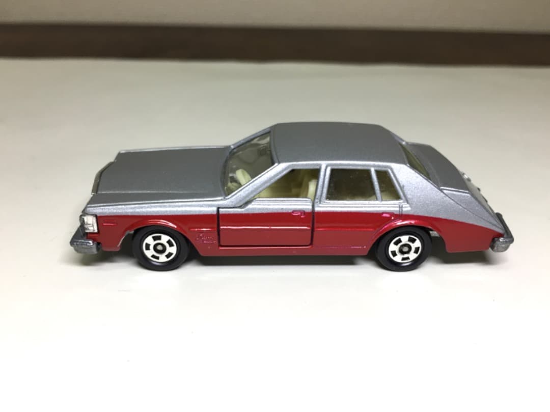 ○[美品] トミカ No.F45【日本製】キャデラック セビル シルバーレッド