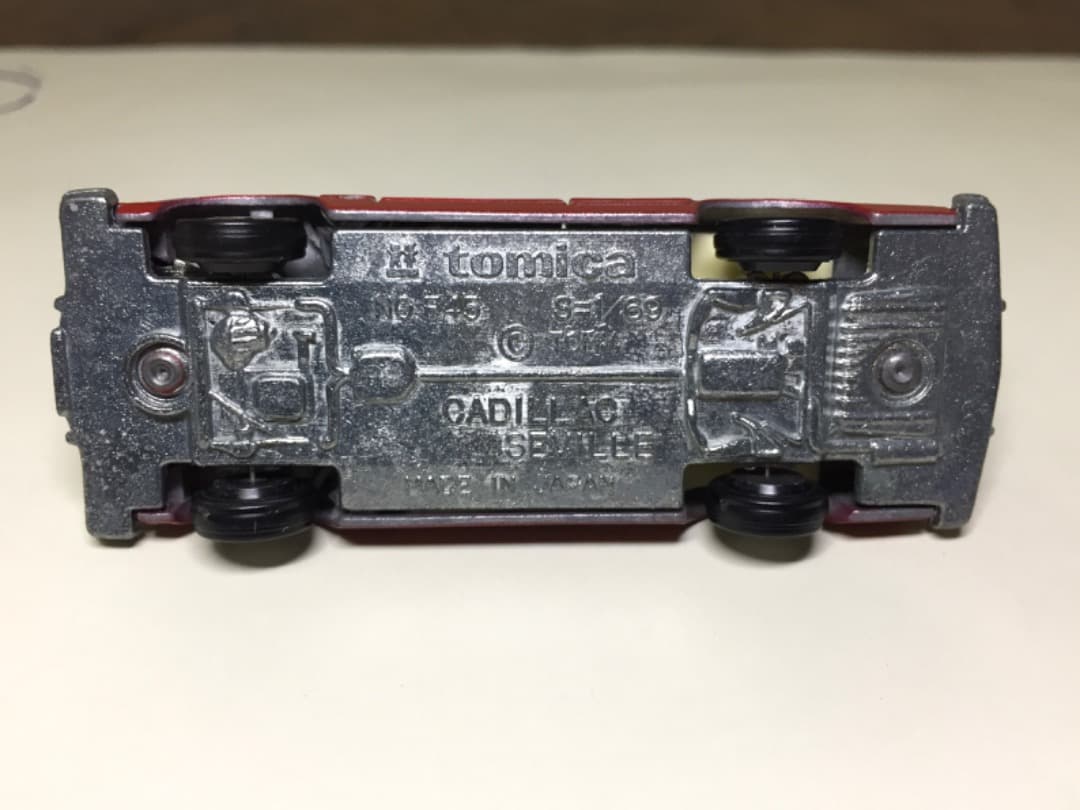 ○[美品] トミカ No.F45【日本製】キャデラック セビル シルバーレッド