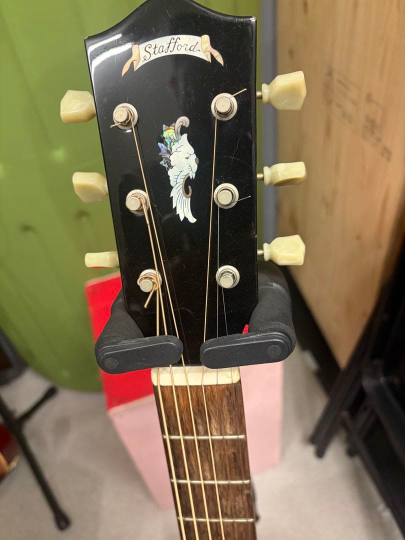Stafford SAD1000アコースティックギター レッド ハードケース付き