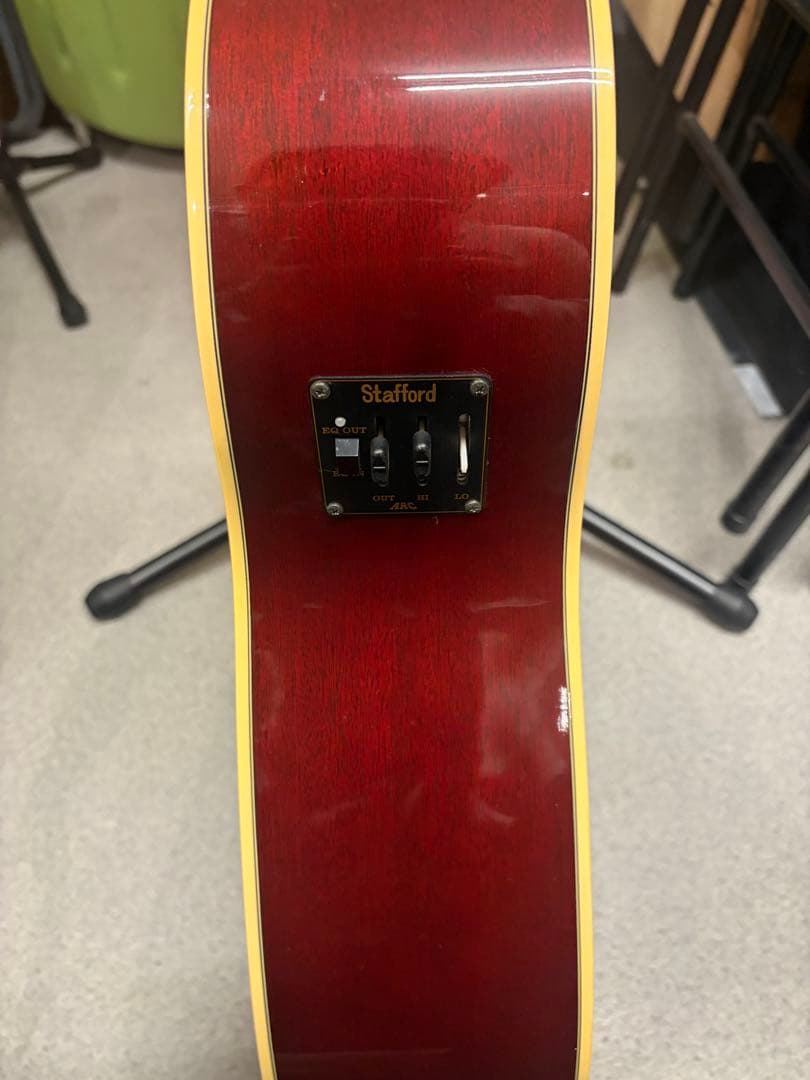 Stafford SAD1000アコースティックギター レッド ハードケース付き