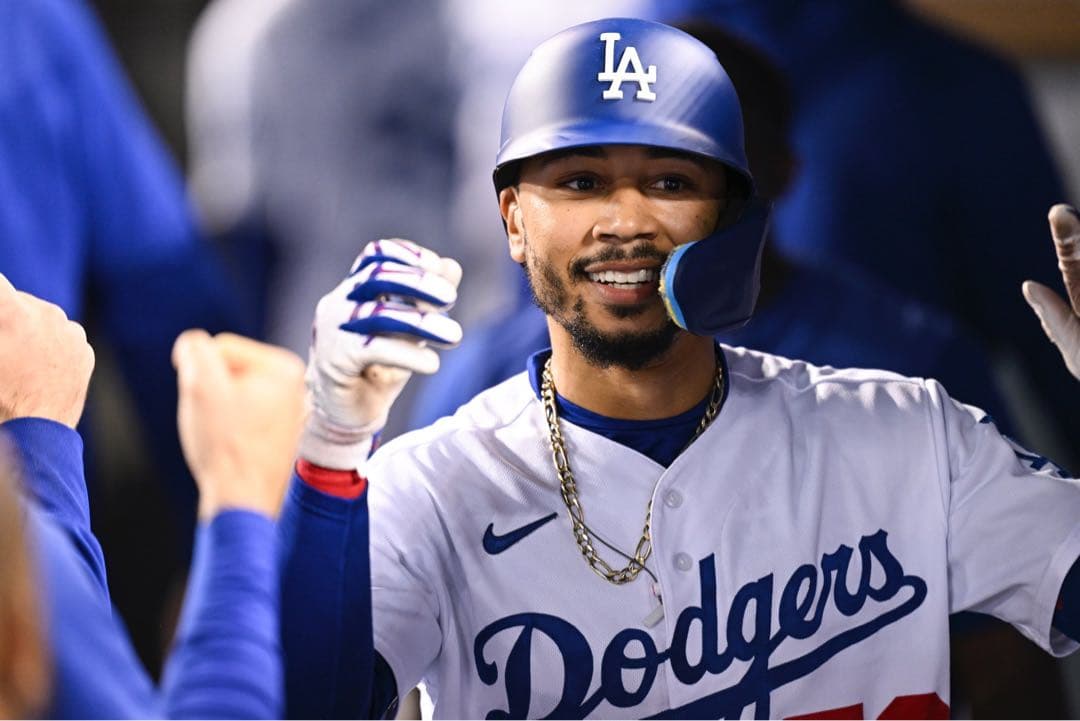 ムーキーベッツ 直筆サイン入り ヘルメット 大谷翔平 所属 MLBドジャース