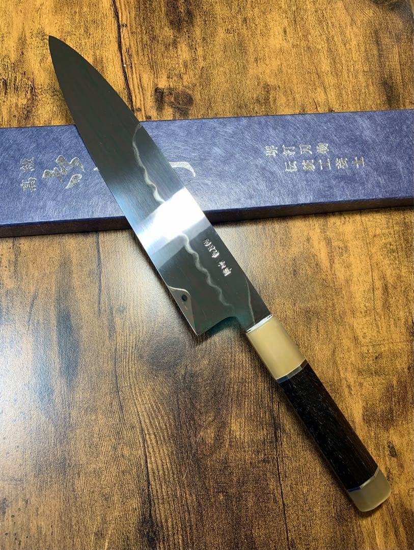 堺打刃物 祥太郎作　和牛刀　本焼 青二鋼　包丁　8寸　全鏡面　黒檀八角水牛銀巻柄