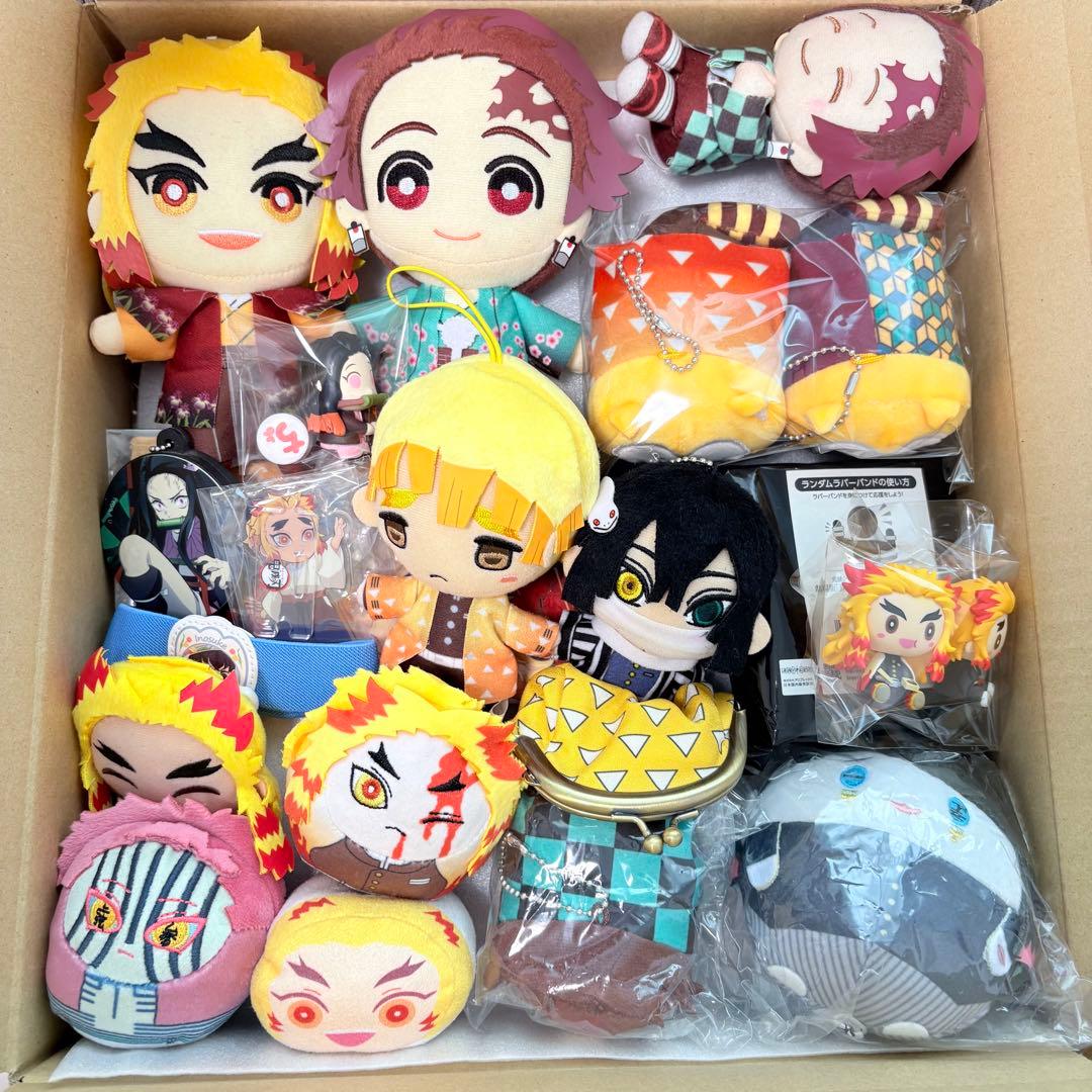 鬼滅の刃 グッズ ぬいぐるみ アクスタ 缶バッジなど まとめ売り 100点以上