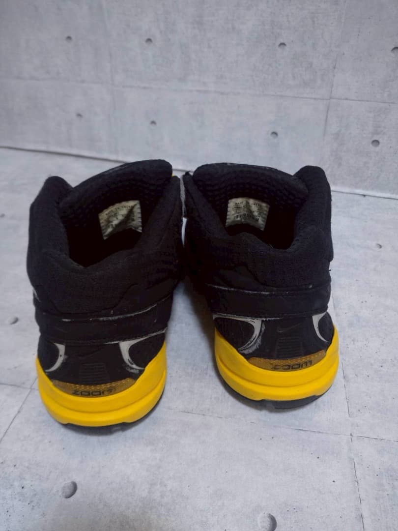 NIKE　ナイキ スニーカー ブラック×イエロー 28　メンズ　スポーツ