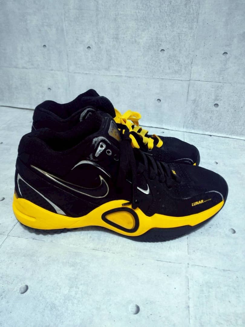 NIKE　ナイキ スニーカー ブラック×イエロー 28　メンズ　スポーツ