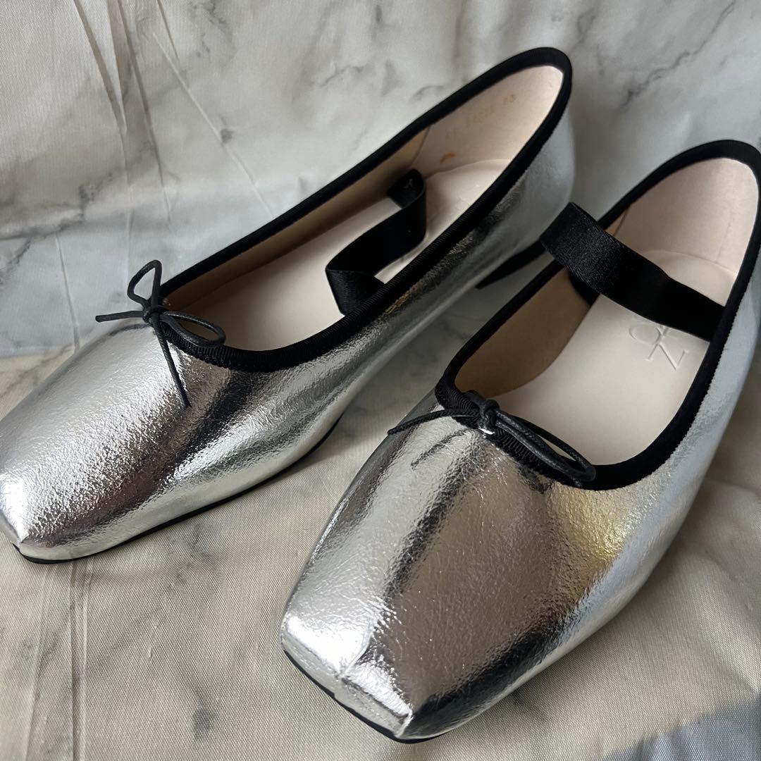 LE TALON ルタロン　ストラッププリーツバレエシューズ　シルバー