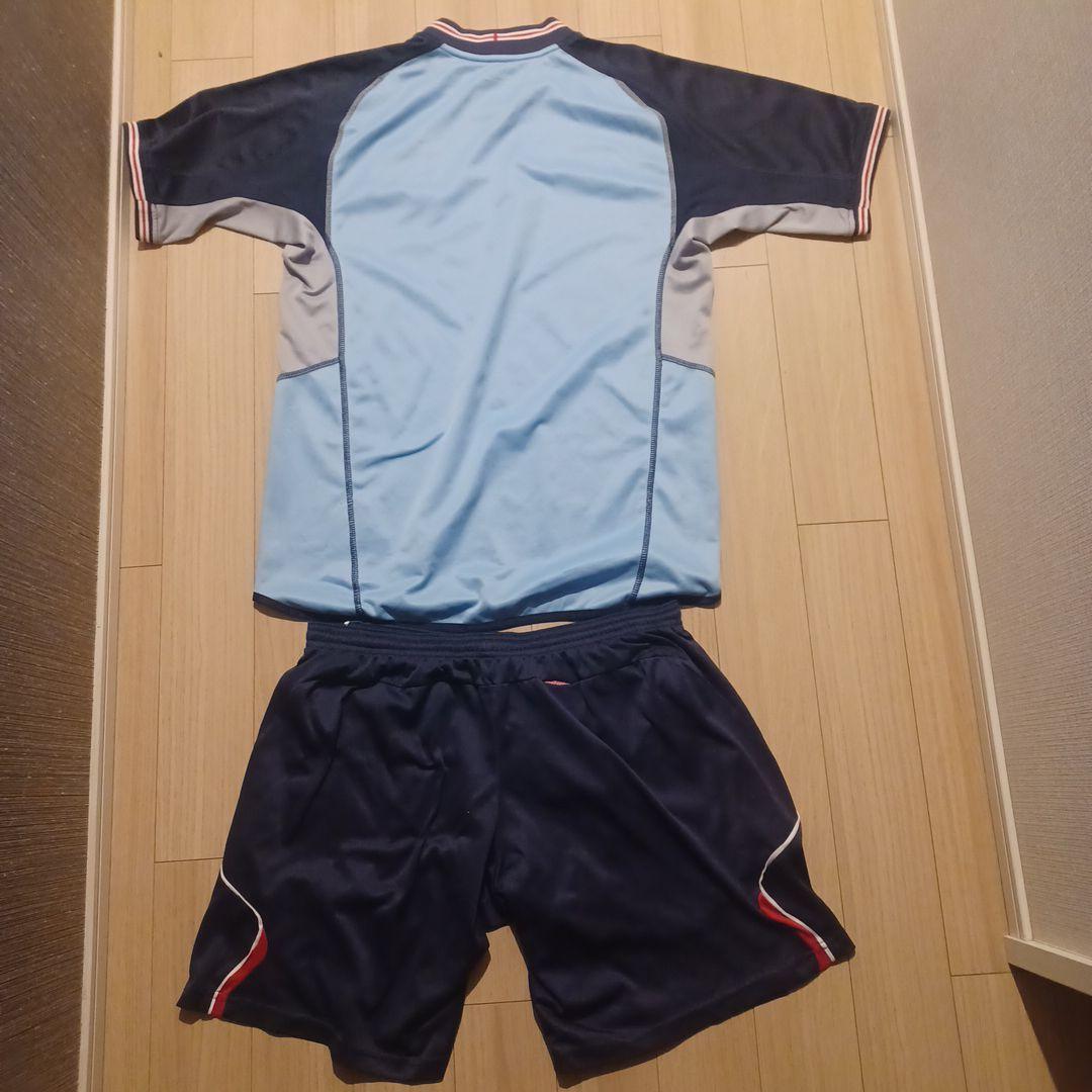 イングランドサッカー代表　シャツはGK半袖　Umbro