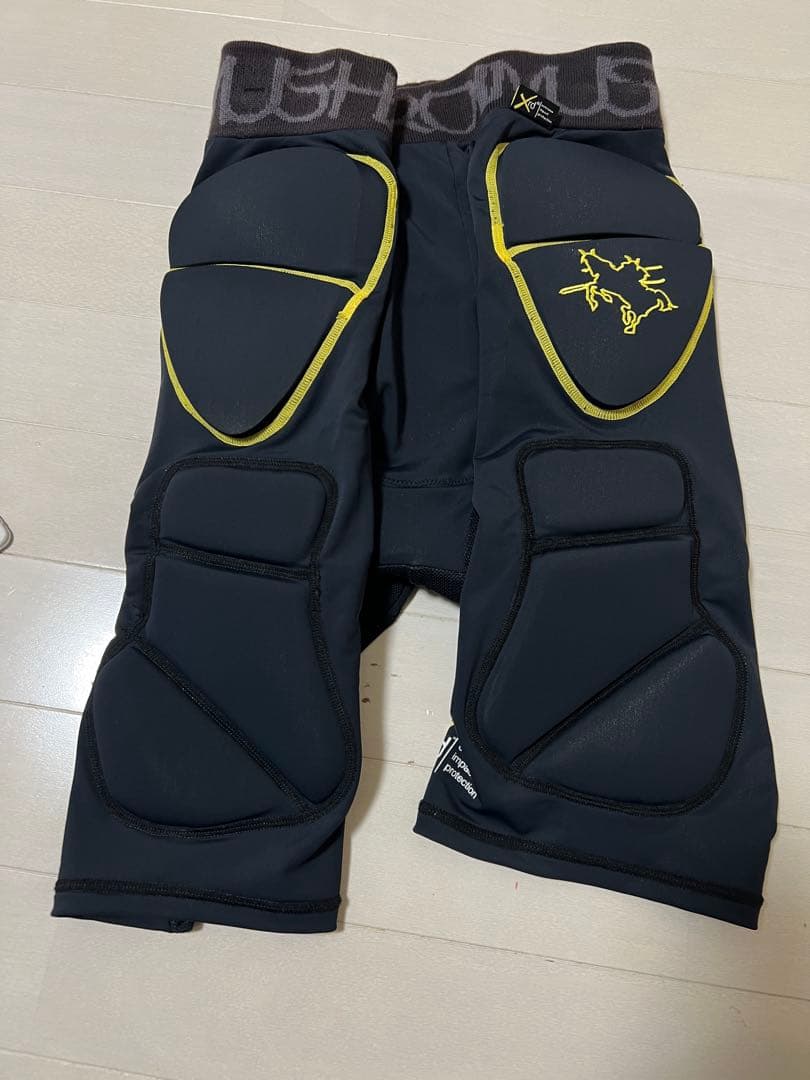 【美品】鎧武者 ショートヒップ プロテクター YOROI MUSHAスノーボード