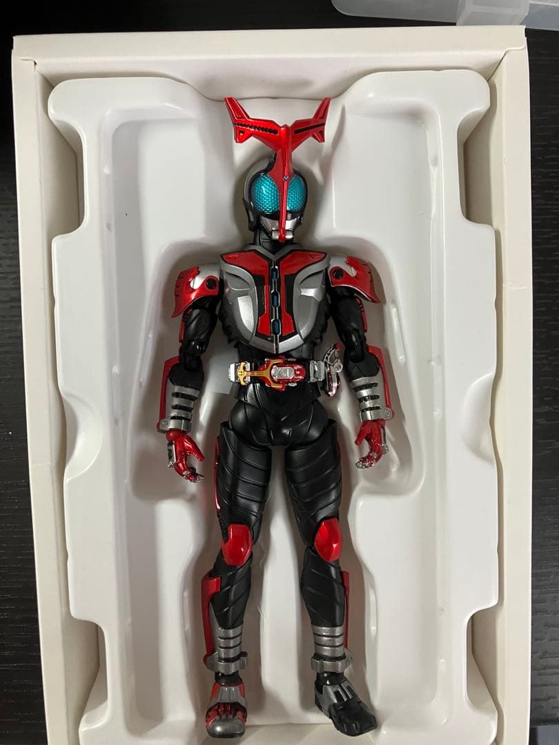 バンダイ S.H.Figuarts 仮面ライダーカブト ハイパーフォーム 真骨彫
