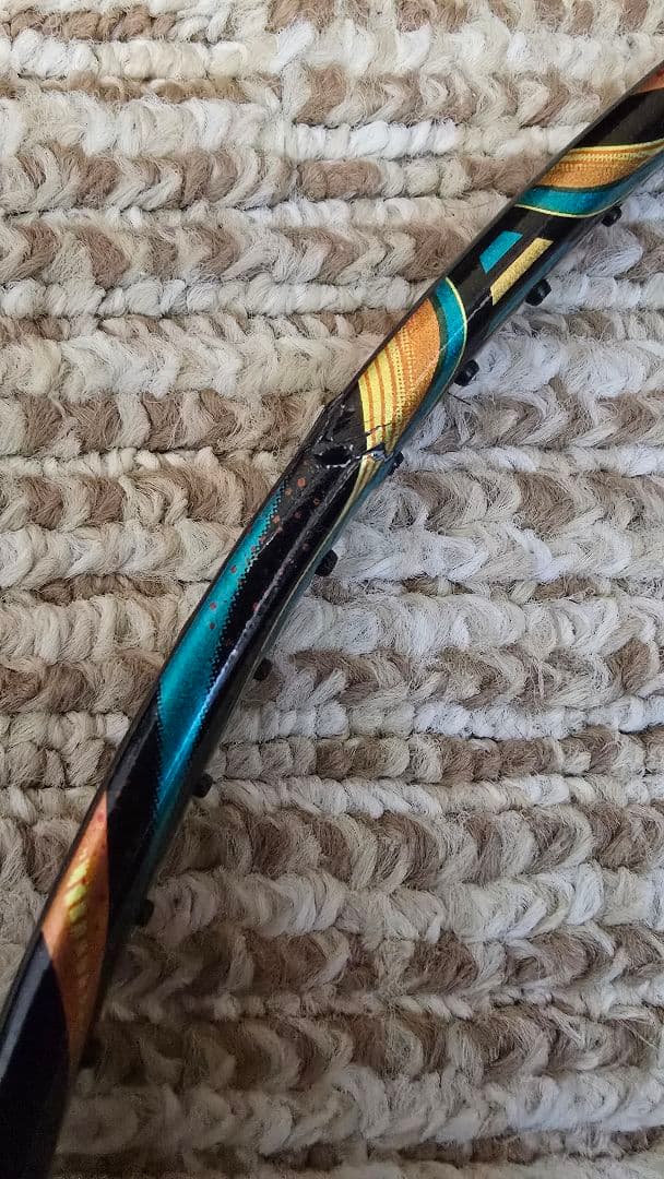 YONEX　アストロクス88D pro　ひびあり