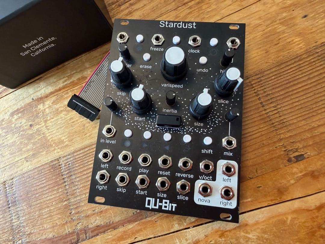 QU-Bit Stardust モジュラーシンセサイザー