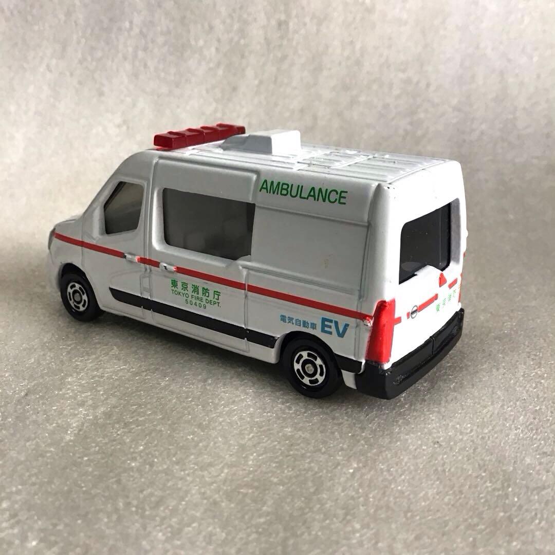 らむたん様 リクエスト　確認用　 トミカ　救急車　ミニカー　日産　NV400