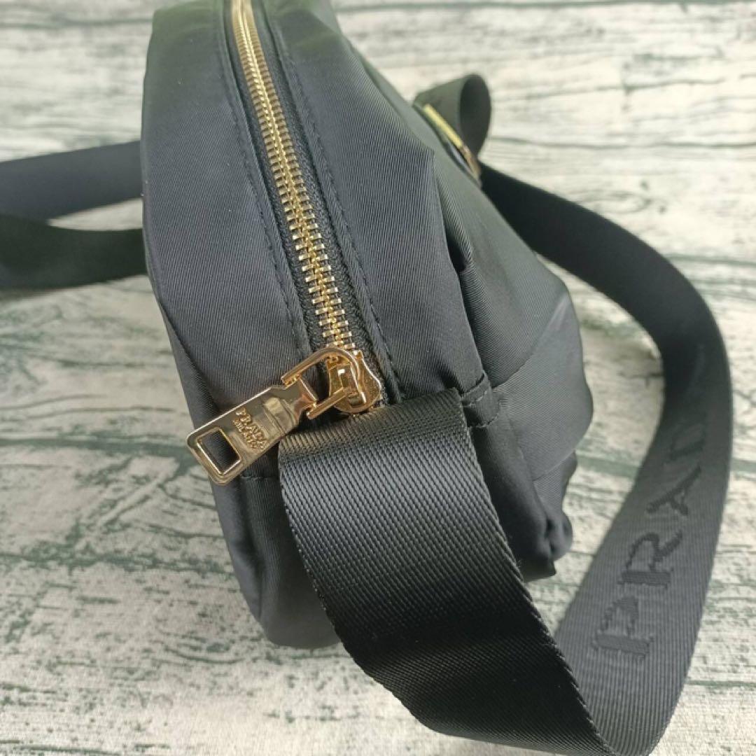 PRADA ノベルティ ブラック ショルダーバック ナイロン p1