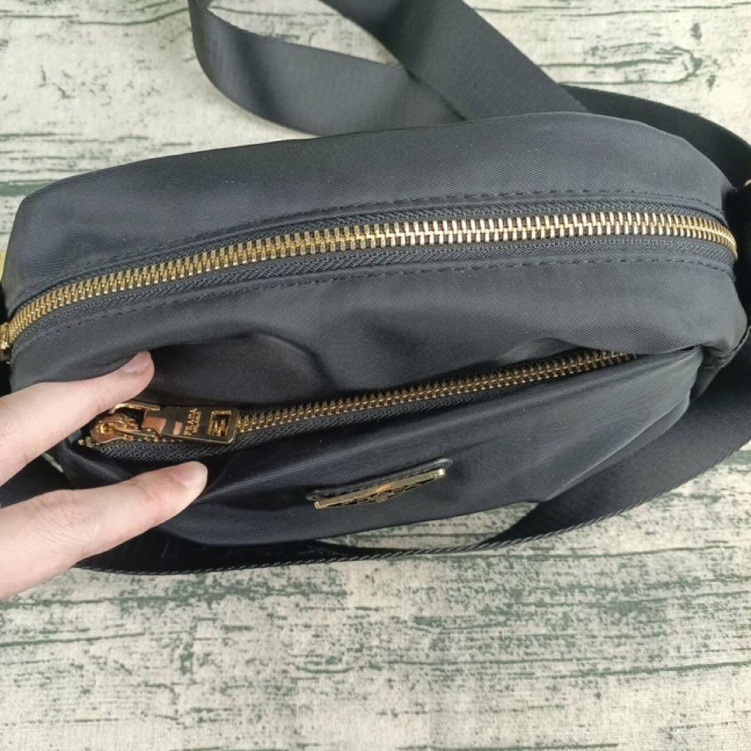 PRADA ノベルティ ブラック ショルダーバック ナイロン p1
