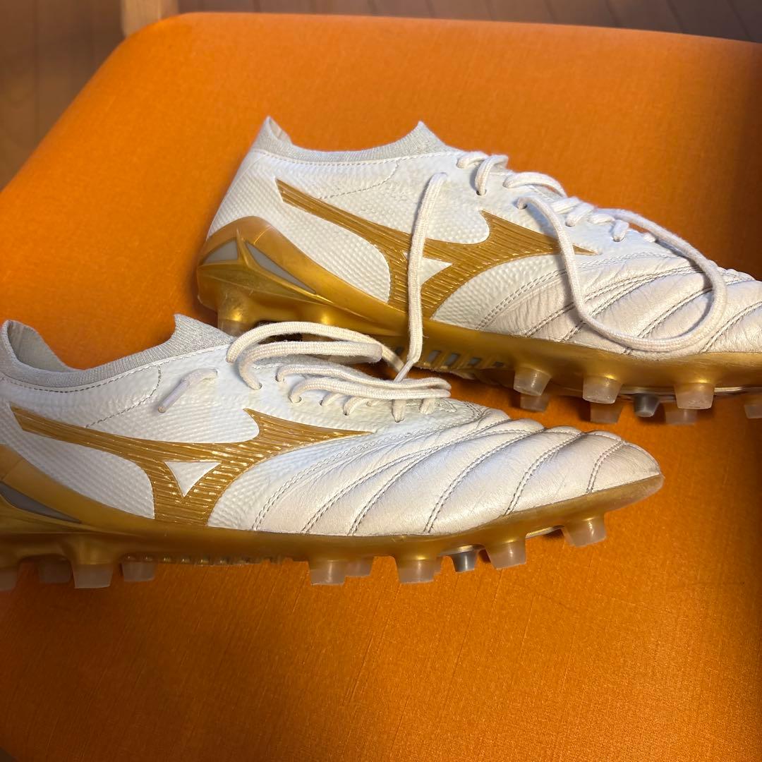 Mizuno Morelia ネオ4 ベータホワイト FGスパイク