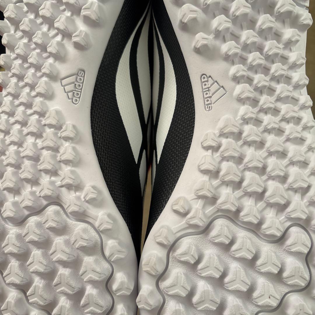 adidas スパイクシューズ ブラック/レッド
