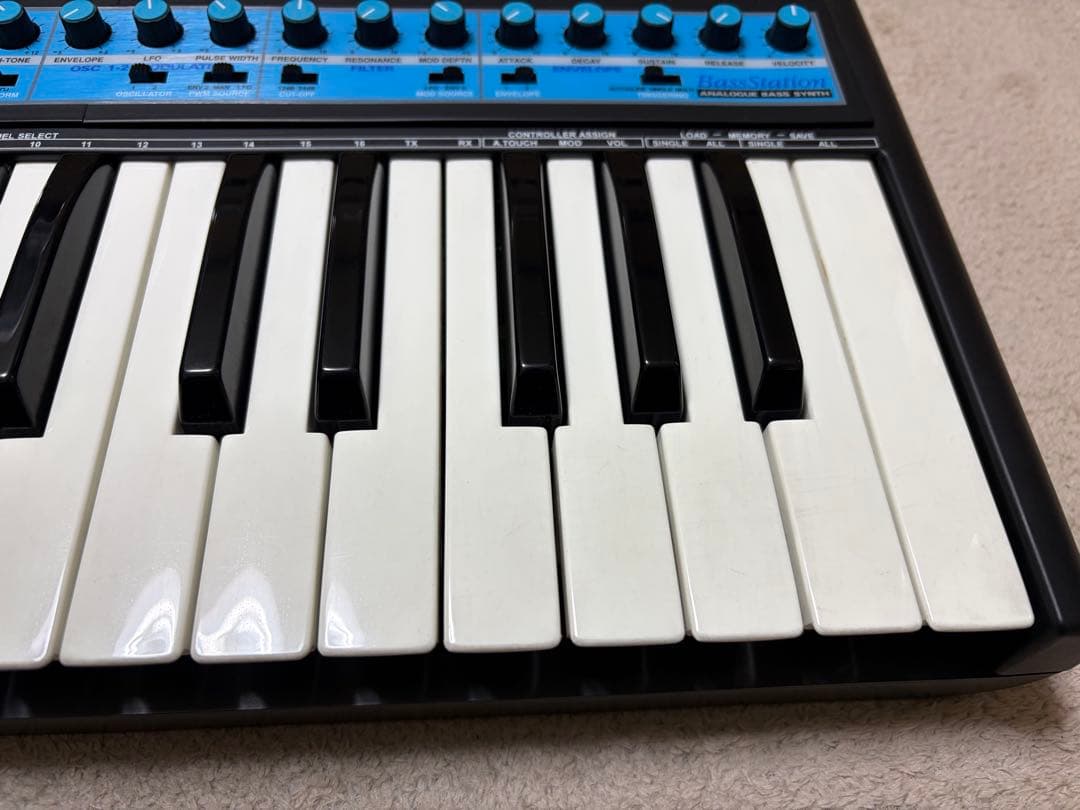 アナログシンセサイザー ノベーション Bass Station 動作確認済