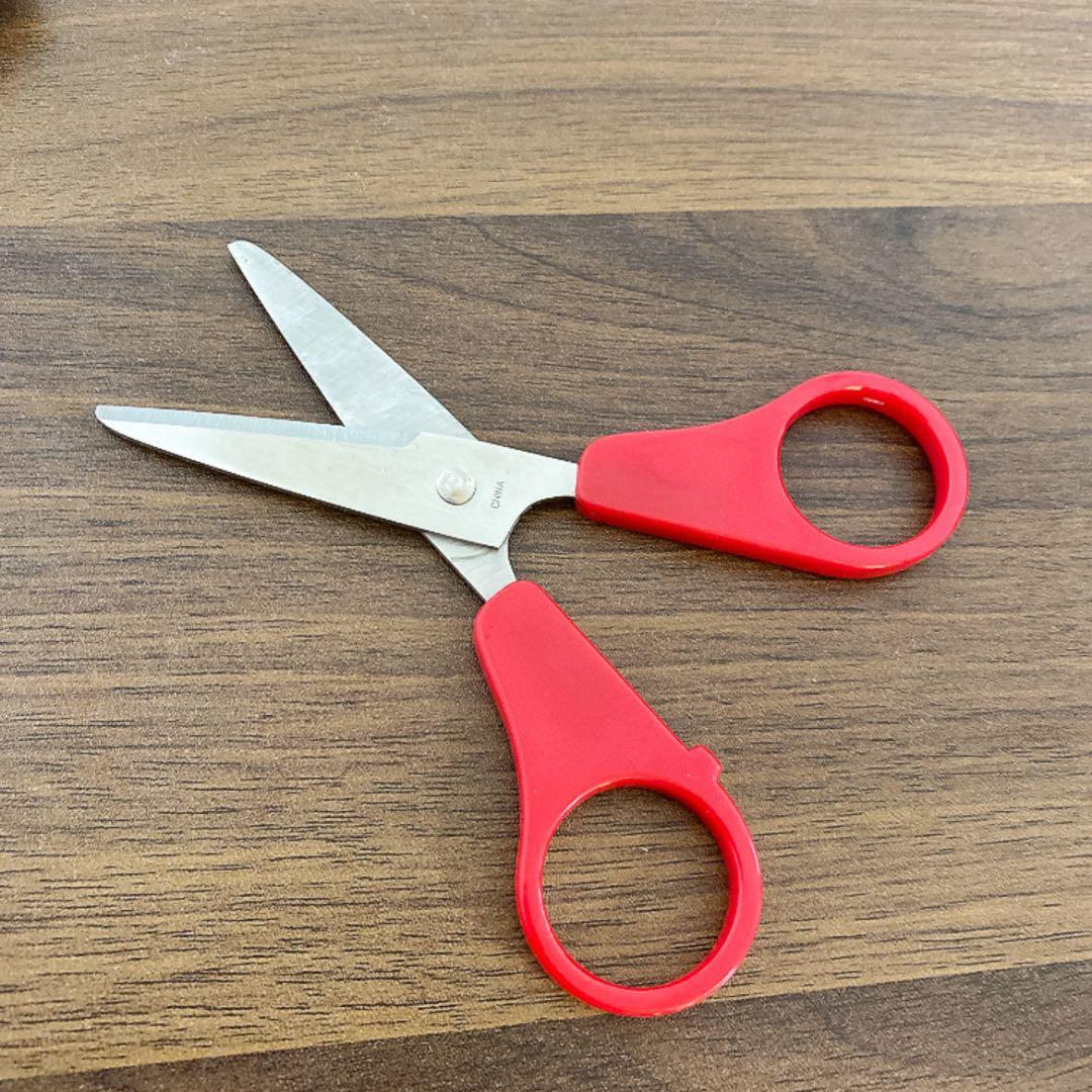 希少　ハローキティ ケースイリハサミ サンリオ