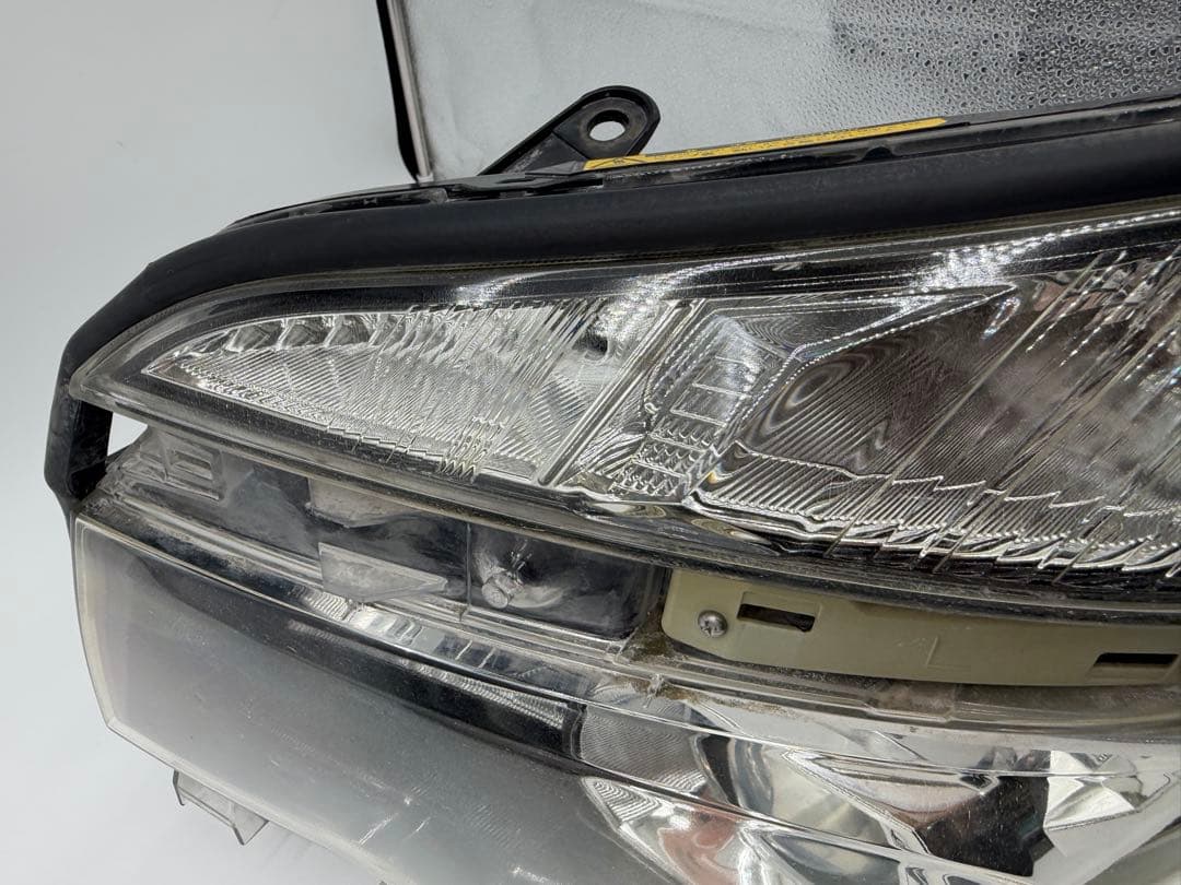 ヴォクシー 70 後期 純正 HID ヘッドライト 左右