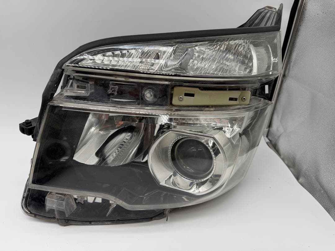 ヴォクシー 70 後期 純正 HID ヘッドライト 左右