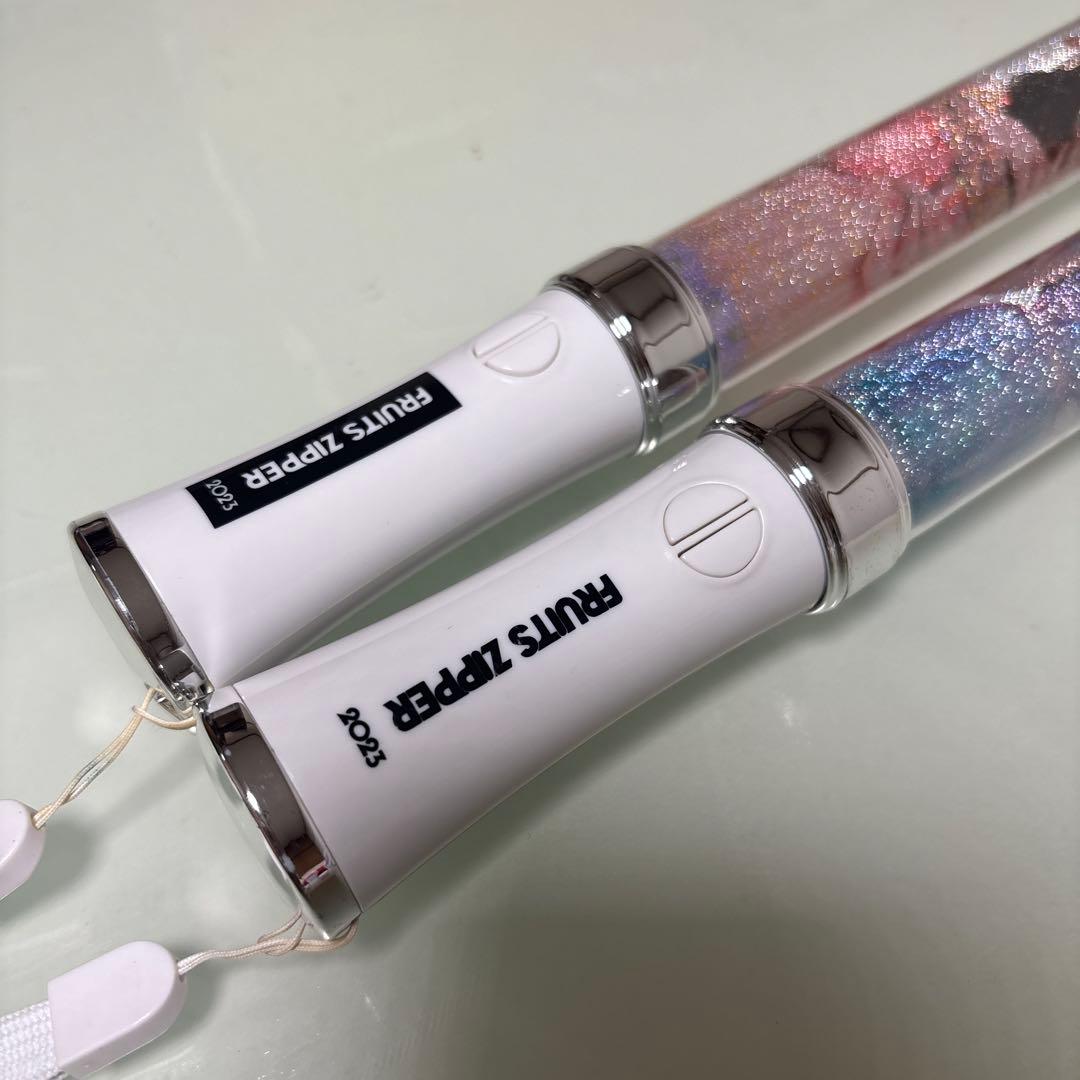 鎮西寿々歌　ペンライト