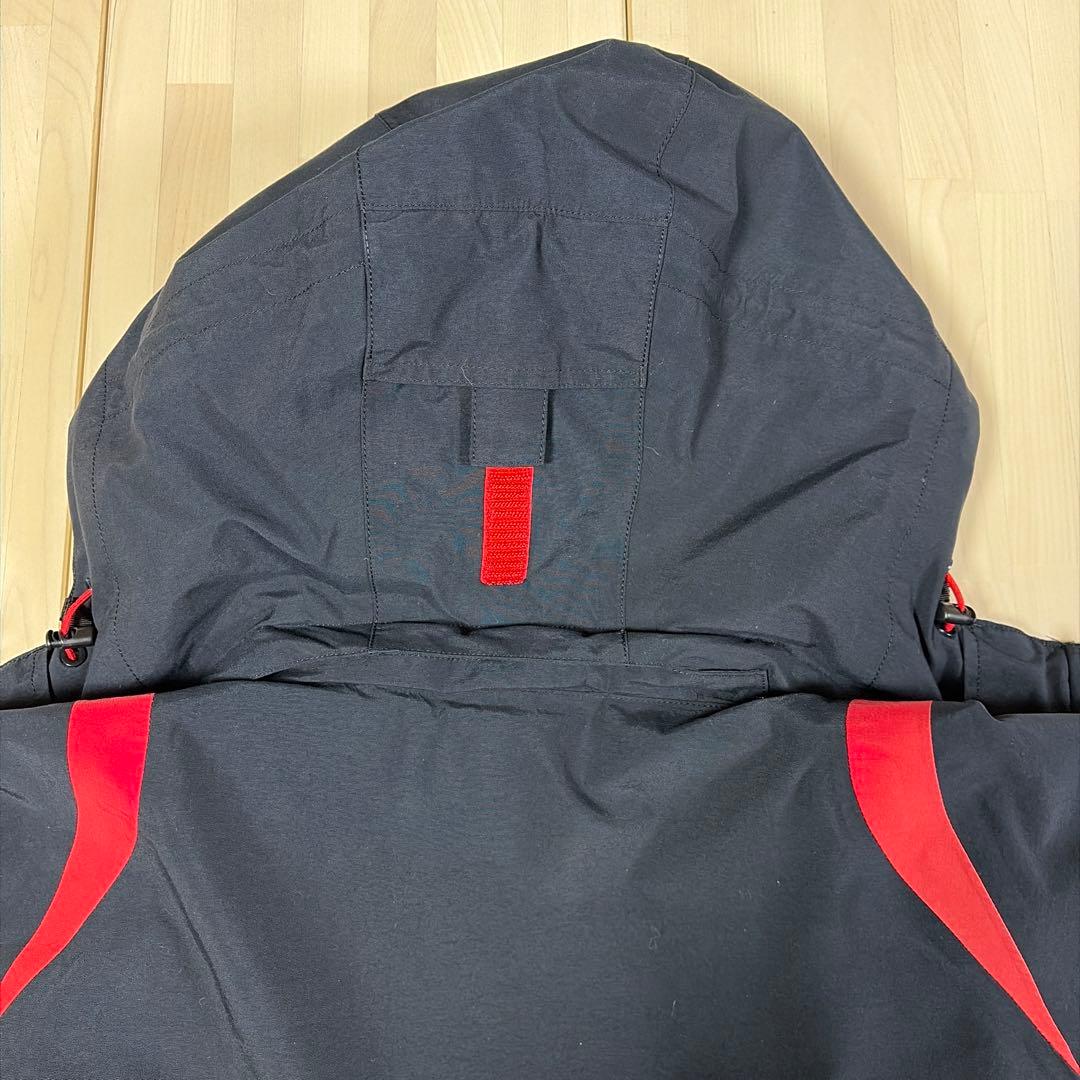 ダイワフィッシングスーツ 黒と赤 フード付き