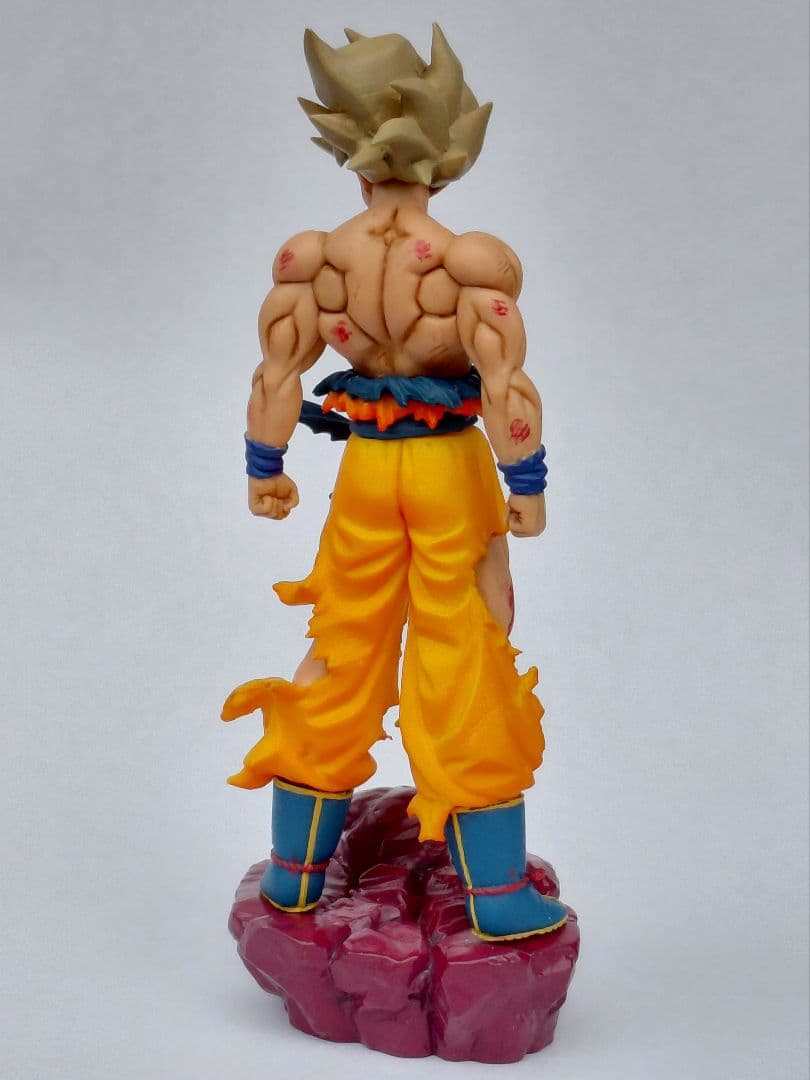 HG ドラゴンボール 超サイヤ人 孫悟空 フィギュア 改修 リペイント