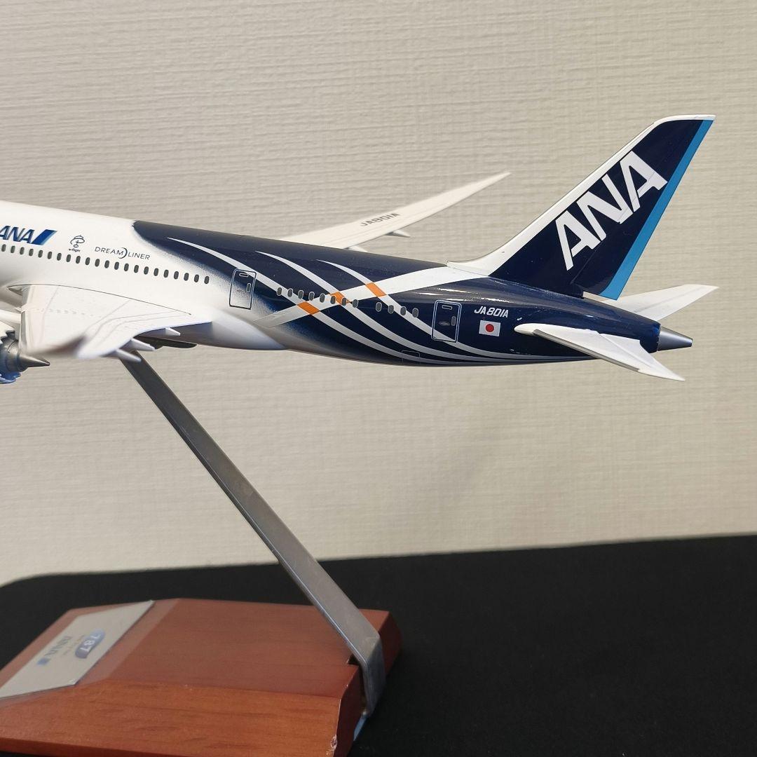 [非売品]ANA B787-8 鯖塗装 1/200 We fly 1st木製台座
