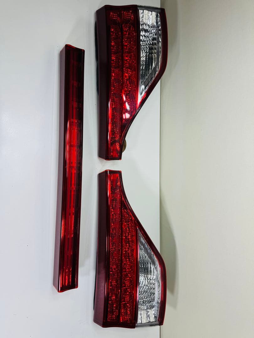 トヨタ 純正ACR50W ACR55W 50 エスティマ中期LED テールライト