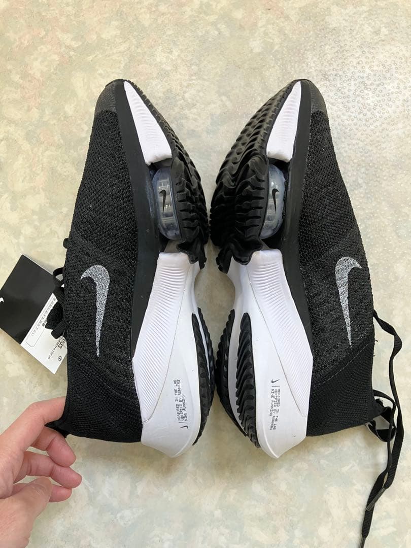 【タグ付き新品】ナイキ レディース　ランニングシューズ　23.0