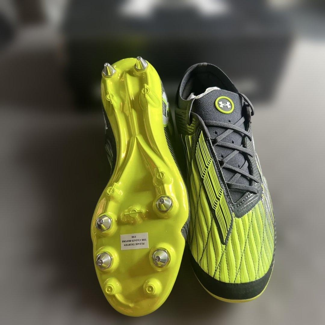 新品未使用品　Under Armour UA マグネティコ エリート 4 ag