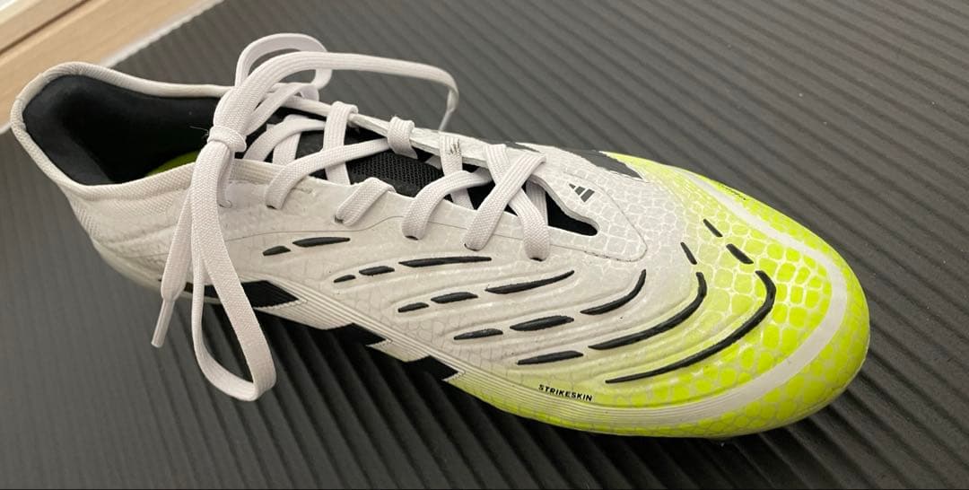 プレデターPRO HG/AG ホワイト/イエロー サッカースパイク　26.5cm