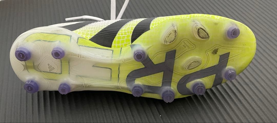 プレデターPRO HG/AG ホワイト/イエロー サッカースパイク　26.5cm