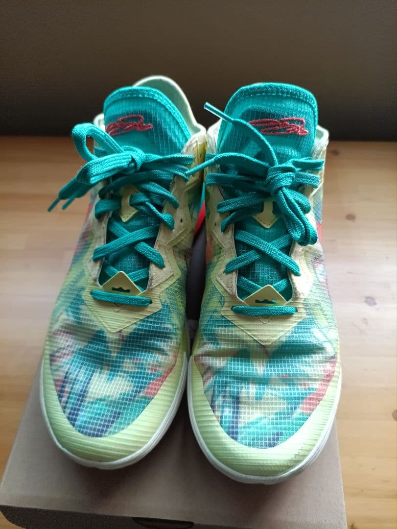 ほ*や様 Nike バスケットボールシューズ イエロー/ターコイズ　レブロン18