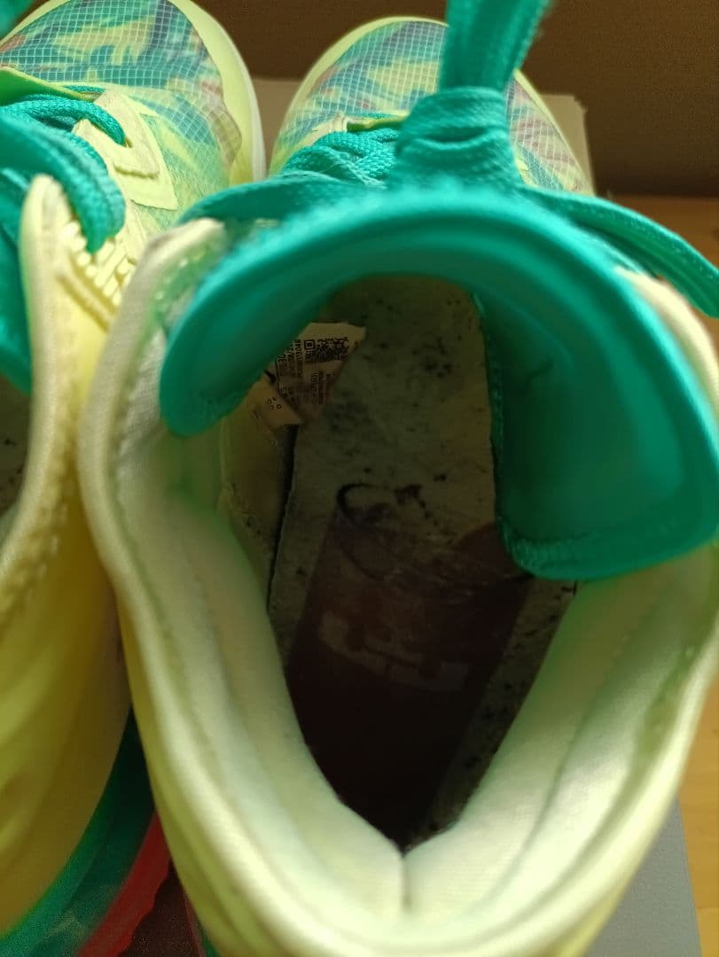 ほ*や様 Nike バスケットボールシューズ イエロー/ターコイズ　レブロン18
