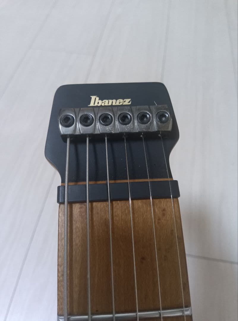 Ibanez Q52PB ヘッドレスギター