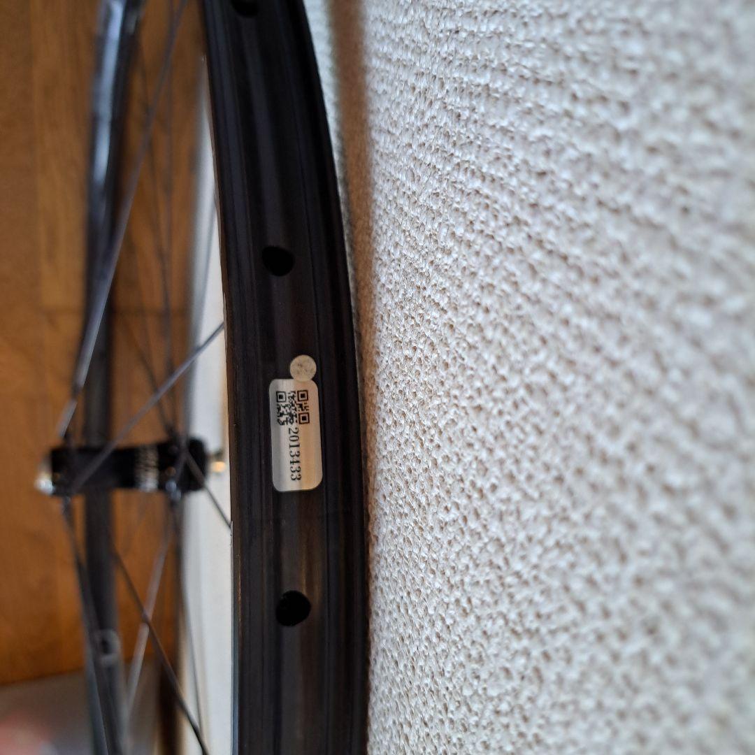 REVEL BIKE RW23カーボングラベルホイール リアスポーク１本折れ
